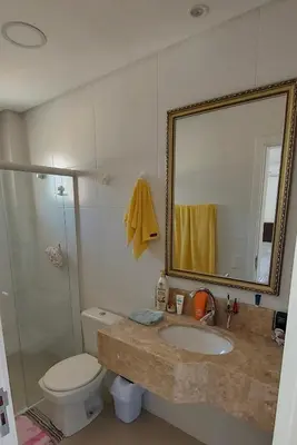 Uma casa de banho em Amplo apto 3 suítes