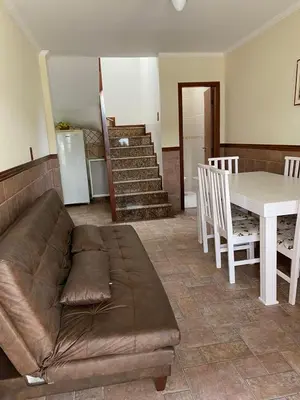 Uma área de estar em Duplex Costa Esmeralda