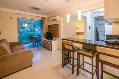 A planta de Flat com Piscina Térmica no Bombinhas Summer Beach