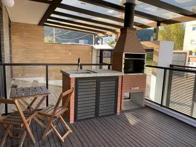 A planta de 180 - Lindo apartamento com 02 suítes em Mariscal