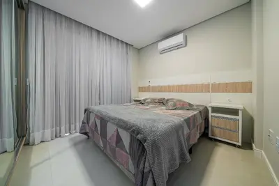 A planta de 181 - Lindo apartamento 02 suítes em Mariscal