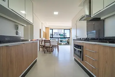 A planta de 182 - Lindo apartamento 2 suítes em Mariscal