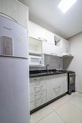 A planta de 012 - Apartamento espaçoso à 120m Praia de Bombas