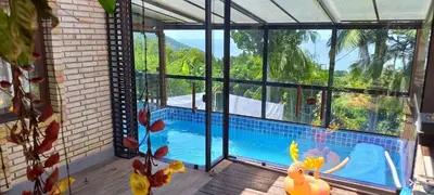A piscina em ou perto de Casa 2, 3 ou 4 pessoas vista incrível com piscina centro Bombinhas carro 4x4 ou potente