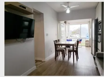 Uma televisão e/ou sistema de entretenimento em Apartamento Pe na Areia - Meia praia - Itapema Sc