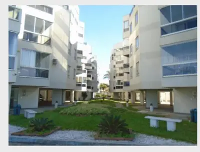 O edifício onde o apartamento está situado