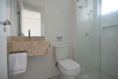 Uma casa de banho em Vila do Centro Apart Hotel