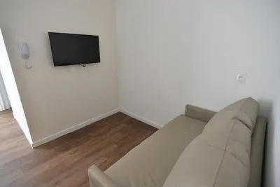 Uma televisão e/ou sistema de entretenimento em Vila do Centro Apart Hotel
