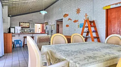 Uma televisão e/ou sistema de entretenimento em #005 Casa 2 minutos a pé da praia de Palmas