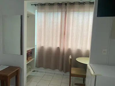 Uma televisão e/ou sistema de entretenimento em Hotel Interpraias