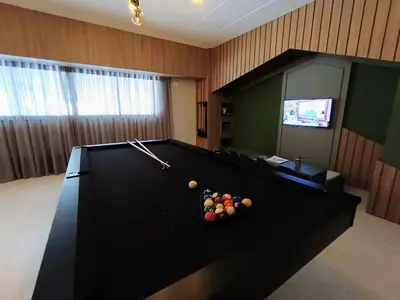 Uma mesa de bilhar em Residencial Waldgarten Bombinhas