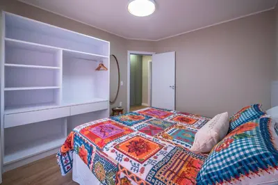 Uma cama ou camas num quarto em A sua casa na praia com jacuzzi aquecida