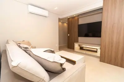 Uma televisão e/ou sistema de entretenimento em Puntarenas 303 - Cobertura duplex 3 suítes à 80 metros da Praia do Mariscal