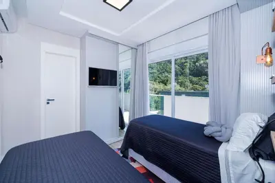Uma cama ou camas num quarto em Varandas do Atlântico 503B – Frente Mar em Bombas