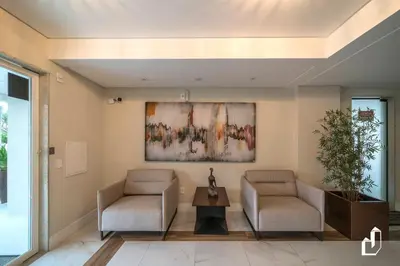 Uma área de estar em Apartamento com 02 dormitórios