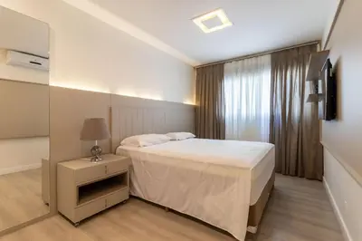 Uma cama ou camas num quarto em Apartamento com Vista Mar em Condomínio de Luxo