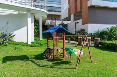 A área de jogos para crianças em Apartamento com Vista Mar em Condomínio de Luxo