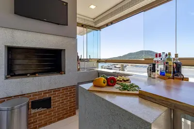 Uma vista geral da montanha ou uma vista da montanha a partir do apartamento