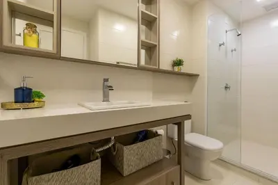 Uma casa de banho em Apartamento com Vista Mar em Condomínio de Luxo