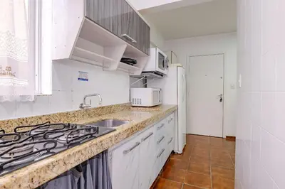 A cozinha ou kitchenette de Apartamento a 50m da Praia de Bombinhas