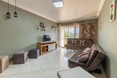 Uma televisão e/ou sistema de entretenimento em Apartamento a 50m da Praia de Bombinhas