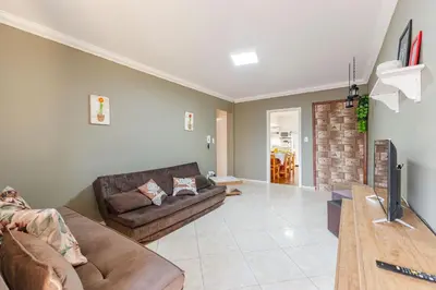 Uma televisão e/ou sistema de entretenimento em Apartamento a 50m da Praia de Bombinhas