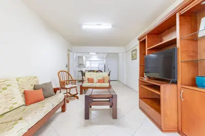 A planta de Amplo Apartamento a 50 metros da Praia de Bombinhas