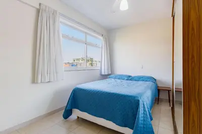 A planta de Amplo Apartamento a 50 metros da Praia de Bombinhas