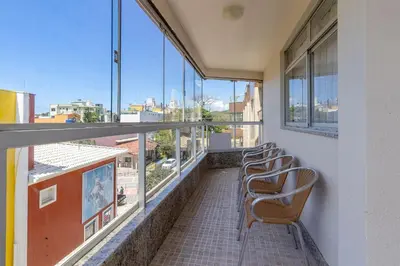 A planta de Amplo Apartamento a 50 metros da Praia de Bombinhas