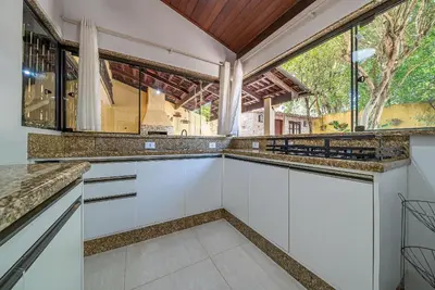 A planta de 151 - Casa ampla e Rústica a 80m praia de Bombas