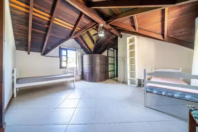 A planta de 151 - Casa ampla e Rústica a 80m praia de Bombas