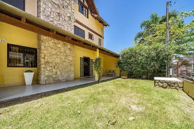 A planta de 151 - Casa ampla e Rústica a 80m praia de Bombas