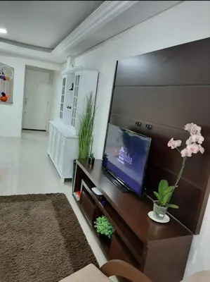 A cozinha ou kitchenette de Meia Praia - apartamento com sacada ampla e churrasqueira, próximo a praia e a avenida principal.