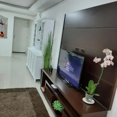 Meia Praia - apartamento com sacada ampla e churrasqueira