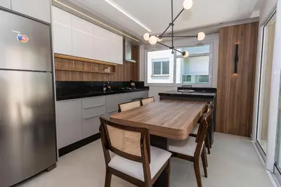 A cozinha ou kitchenette de Puntarenas 304 - Apto 2 suítes 80 metros da praia do Mariscal