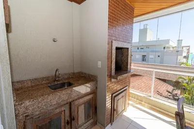 A planta de Maristela 201 - Apto 3 quartos à 100 metros da Praia de Bombas