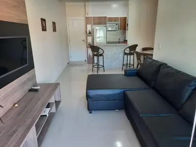 A cozinha ou kitchenette de Amplo e confortável apto a 98 metros da praia de Bombinhas
