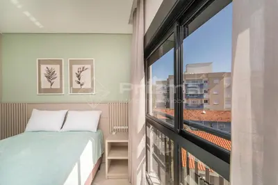 Uma cama ou camas num quarto em 301 Bl 01 - WaldGarten Bombinhas - 50 m do Mar e Frente Avenida - Condomínio de Alto Padrão - Piscina - Academia - Salão de jogos
