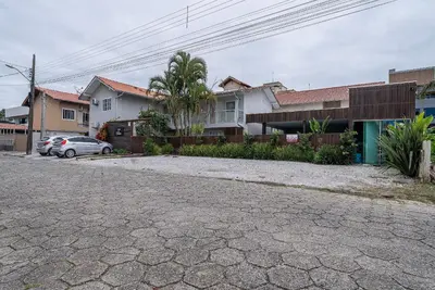 A planta de 021 -Residencial com Piscina e Jacuzzi em Bombas