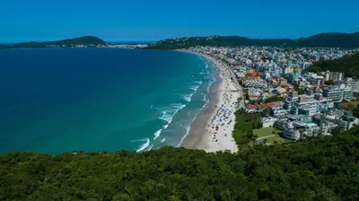 A planta de 024 - Residencial com Piscina e Jacuzzi em Bombas
