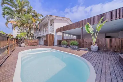 A planta de 025 - Residencial com Piscina e Jacuzzi em Bombas