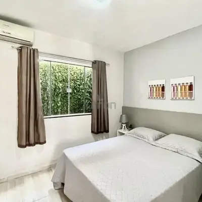 025 - Residencial com Piscina e Jacuzzi em Bombas