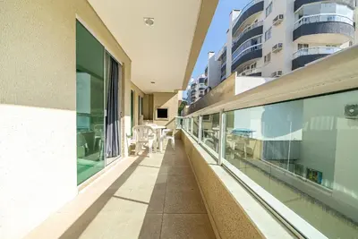 A planta de 116 - Apto a 50m da Praia de Bombas na Avenida