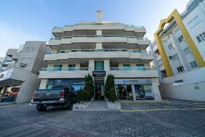 A planta de 116 - Apto a 50m da Praia de Bombas na Avenida