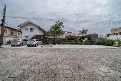 A planta de 028 - Residencial com Piscina e Jacuzzi em Bombas