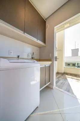 A planta de 323 - Cobertura com 03 dormitórios e Jacuzzi, apenas a 50m da praia de Bombas