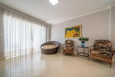 A planta de 323 - Cobertura com 03 dormitórios e Jacuzzi, apenas a 50m da praia de Bombas