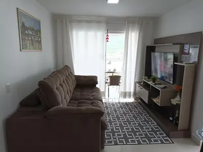Uma televisão e/ou sistema de entretenimento em Apto temporada Itapema sc