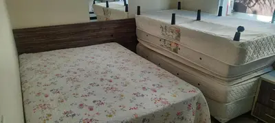 Uma cama ou camas num quarto em novo e aconchegante apartamento a 90 metros da praia de bombinhas