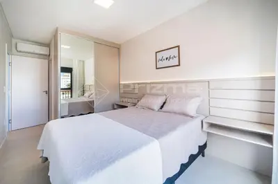 Uma cama ou camas num quarto em 402 Bl 03 Waldgarten Bombinhas - 50 m do Mar - Condomínio de Alto Padrão - Piscina - Academia - Salão de jogos
